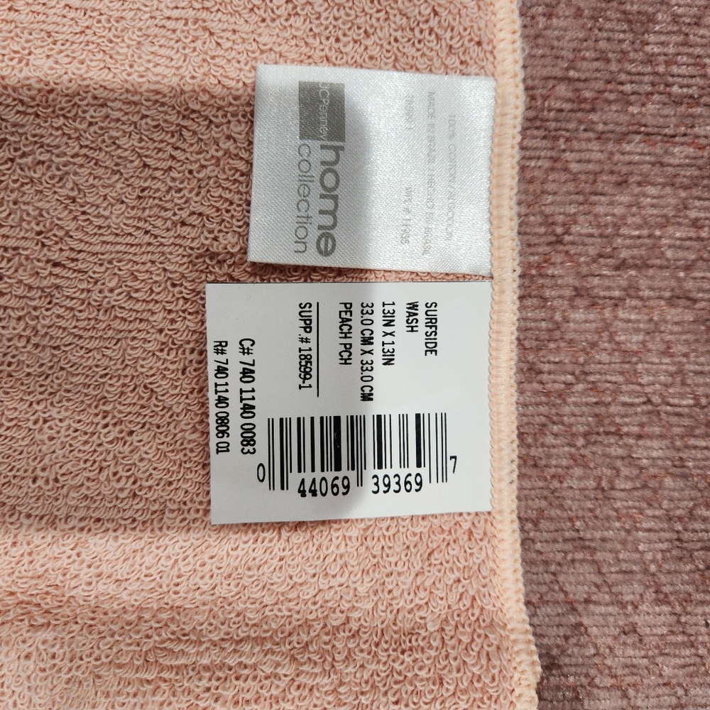 NWT-3 piece bathroom towel set (towel, hand towel & washcloth). Peach in color.